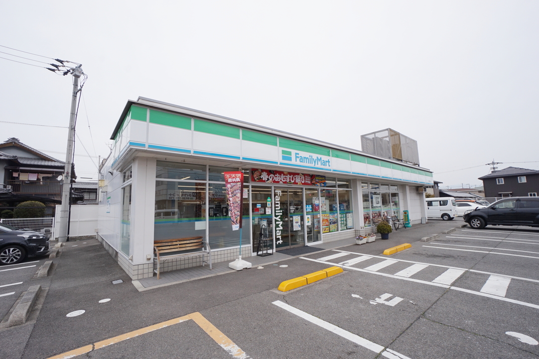 ファミリーマート南斎院町店