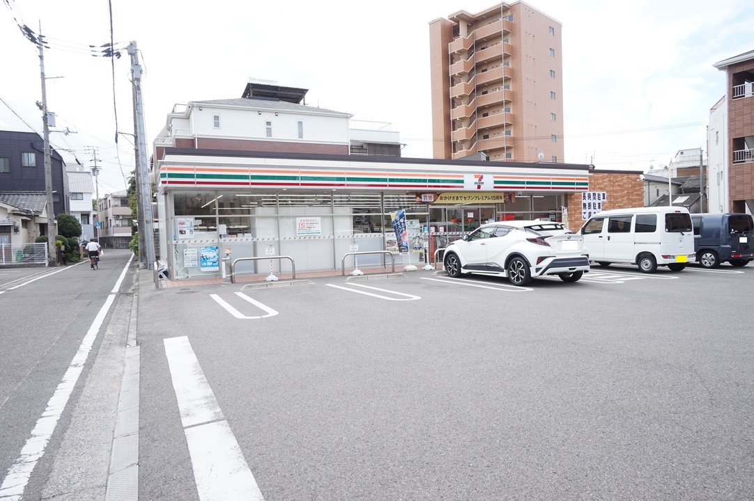 セブンイレブン  松山築山店