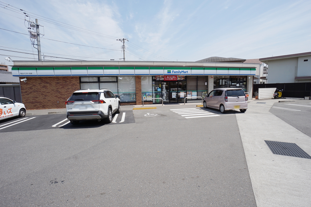 ファミリーマート松山インター北店