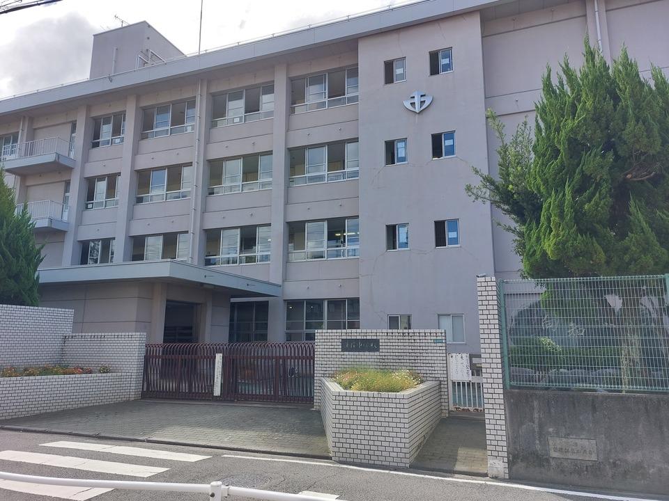 松山市立道後中学校