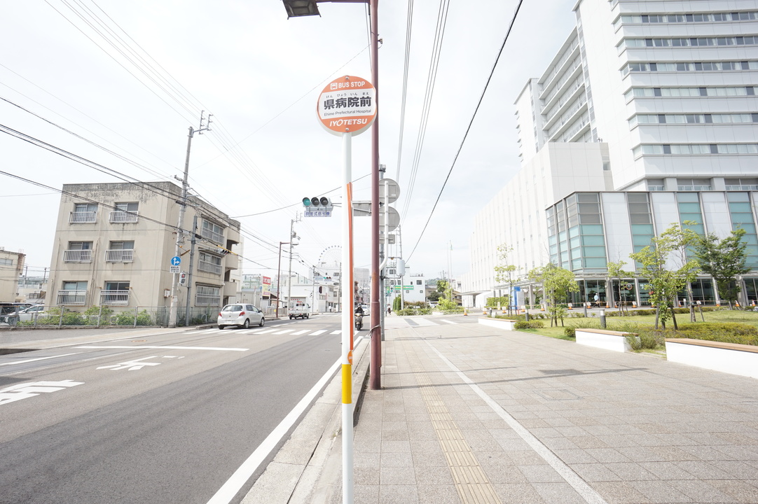 県病院前 バス停