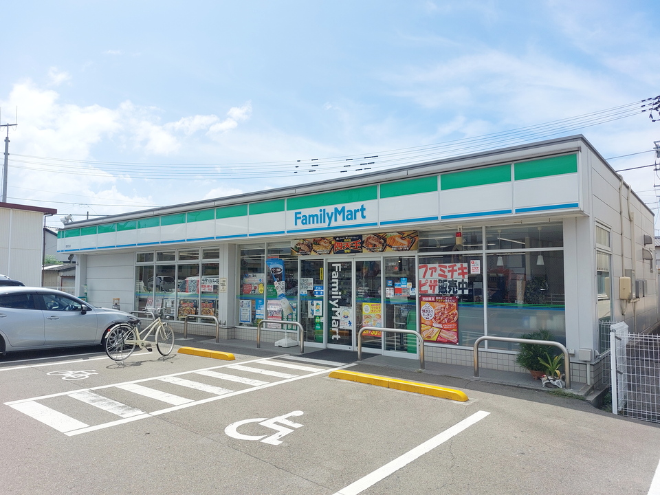 ファミリーマート 西垣生店