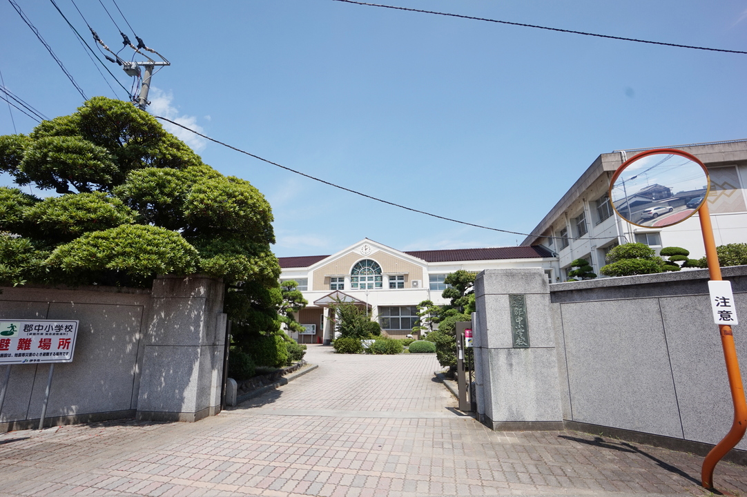 伊予市立郡中小学校
