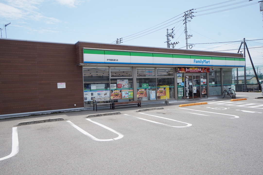 ファミリーマート伊予農高通り店