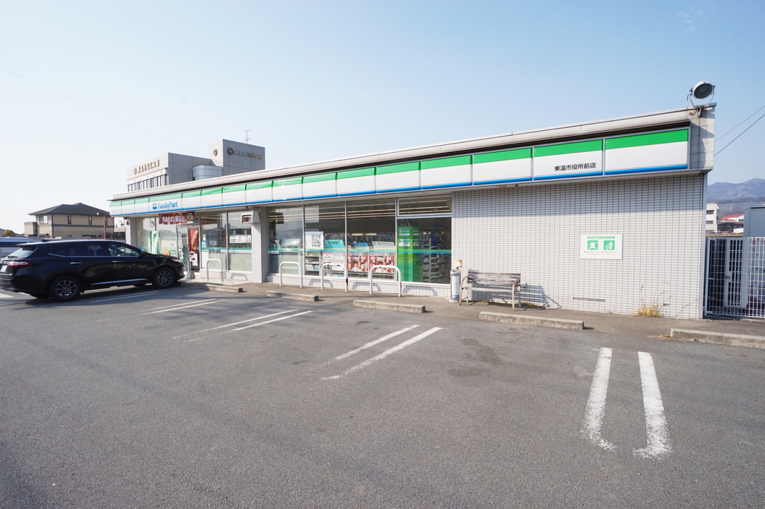 ファミリーマート東温市役所前店