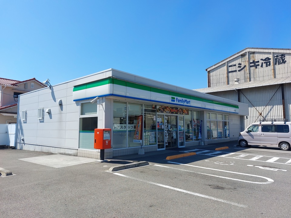 ファミリーマート 伊予下吾川店