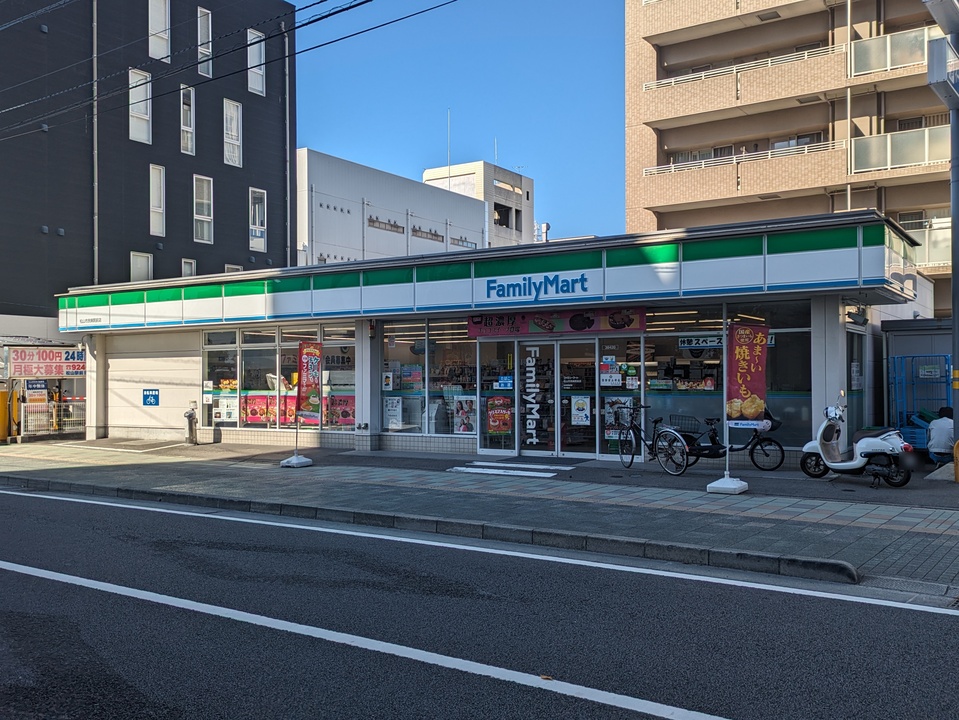 ファミリーマート 松山市民病院前店