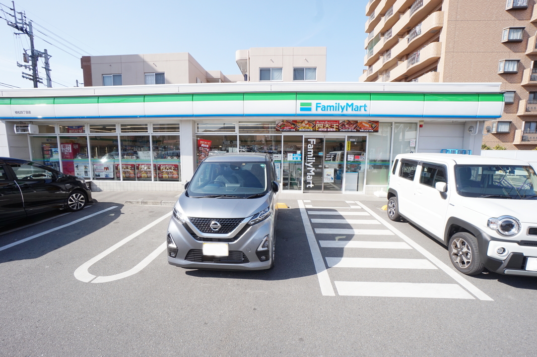 ファミリーマート枝松四丁目店