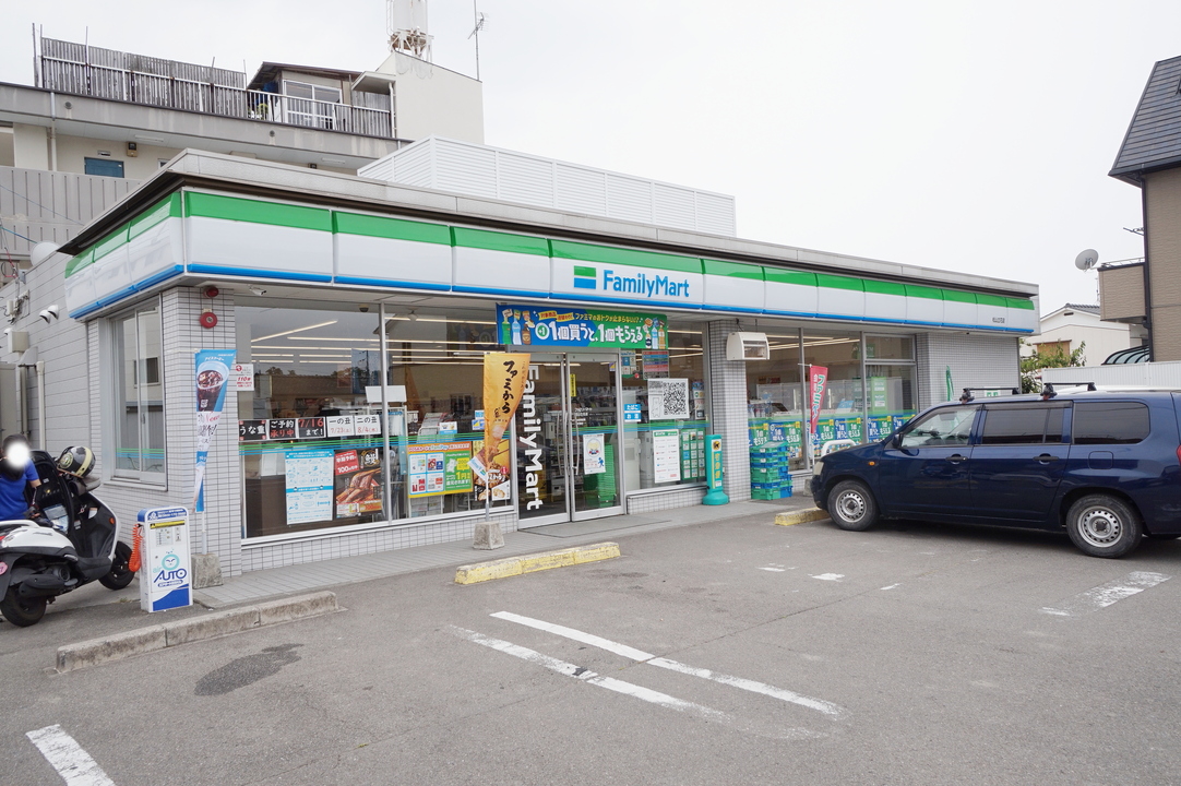 ファミリーマート松山立花店
