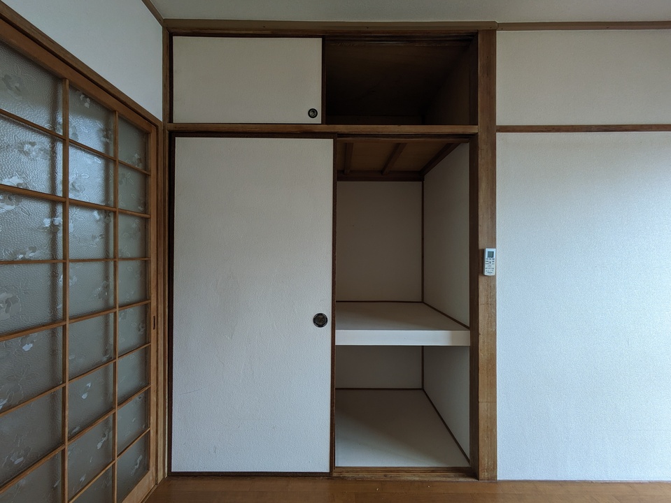 押入れ洋室側
