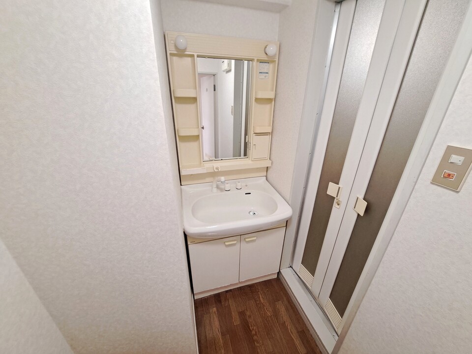 シャワー付洗面化粧台