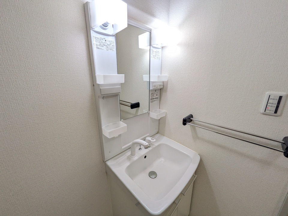 シャワー付洗面化粧台