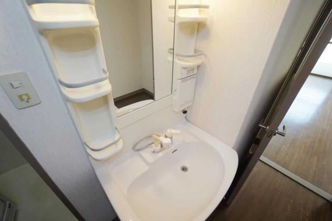 シャワー付洗面化粧台