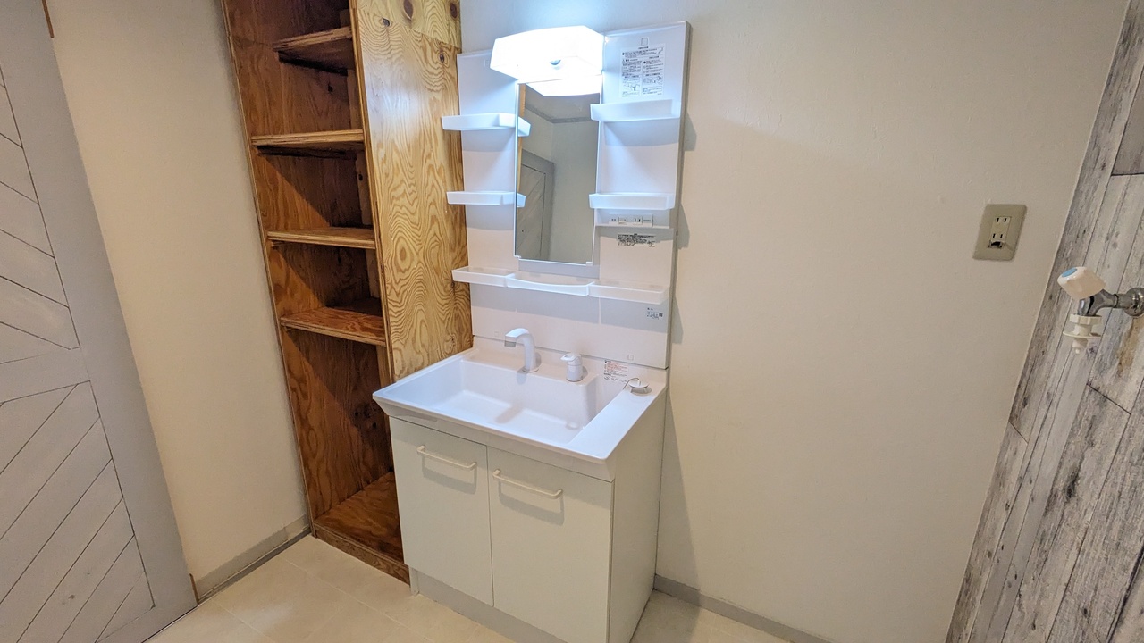 シャワー付洗面化粧台
