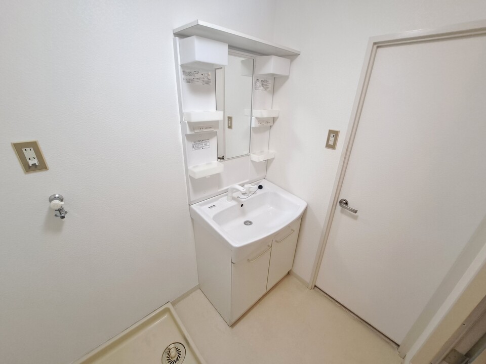 シャワー付洗面化粧台