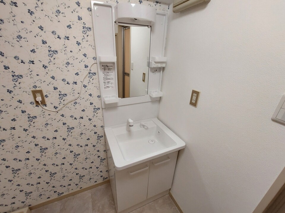 シャワー付洗面化粧台