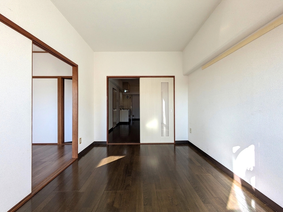 洋室6帖(南東側)