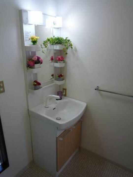 シャワー付洗面化粧台