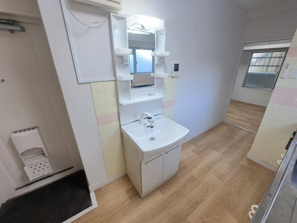 シャワー付洗面化粧台