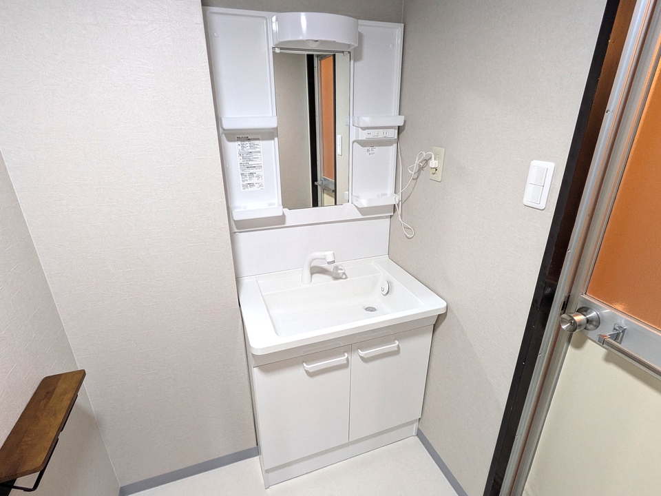 シャワー付洗面化粧台