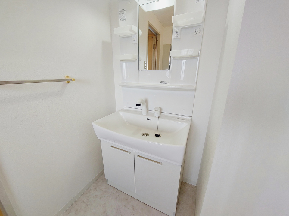 シャワー付洗面化粧台