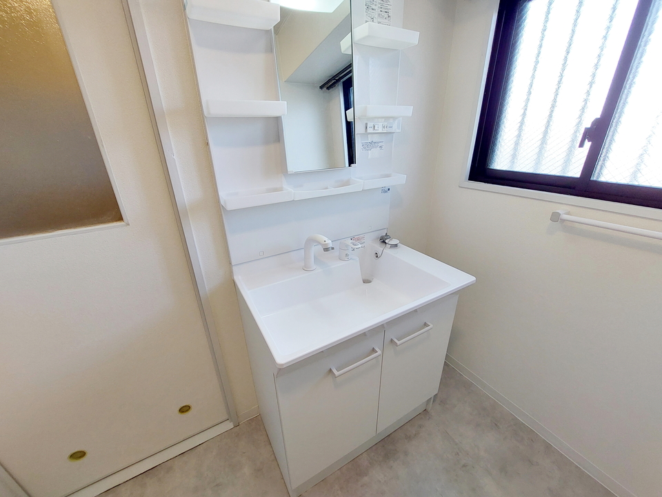 シャワー付洗面化粧台