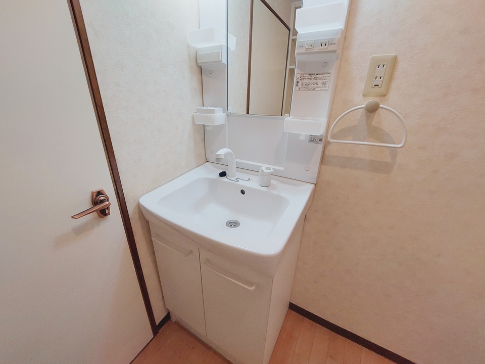 シャワー付洗面化粧台