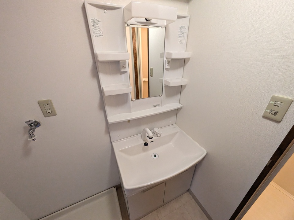 シャワー付洗面化粧台