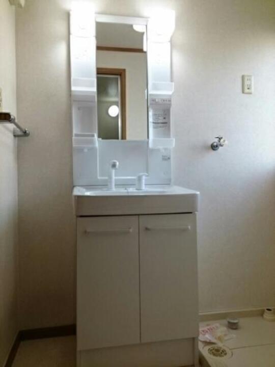 シャワー付洗面化粧台