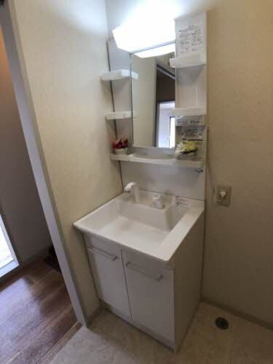 シャワー付洗面化粧台