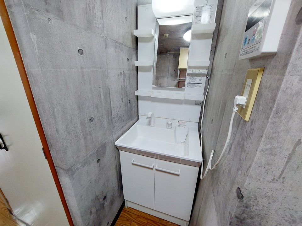 シャワー付洗面化粧台