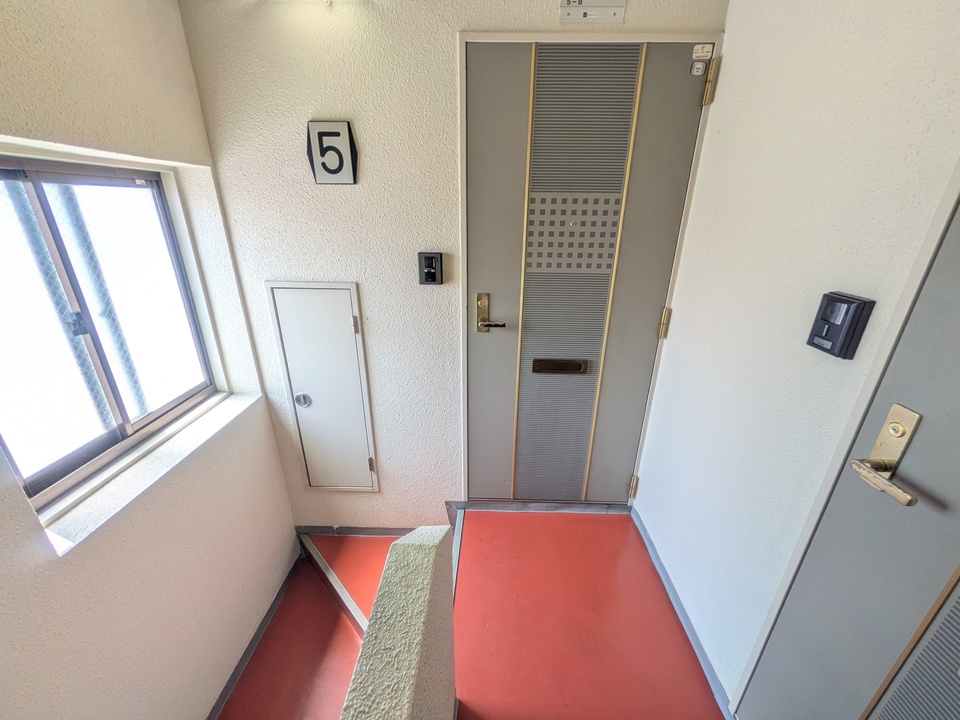 玄関前