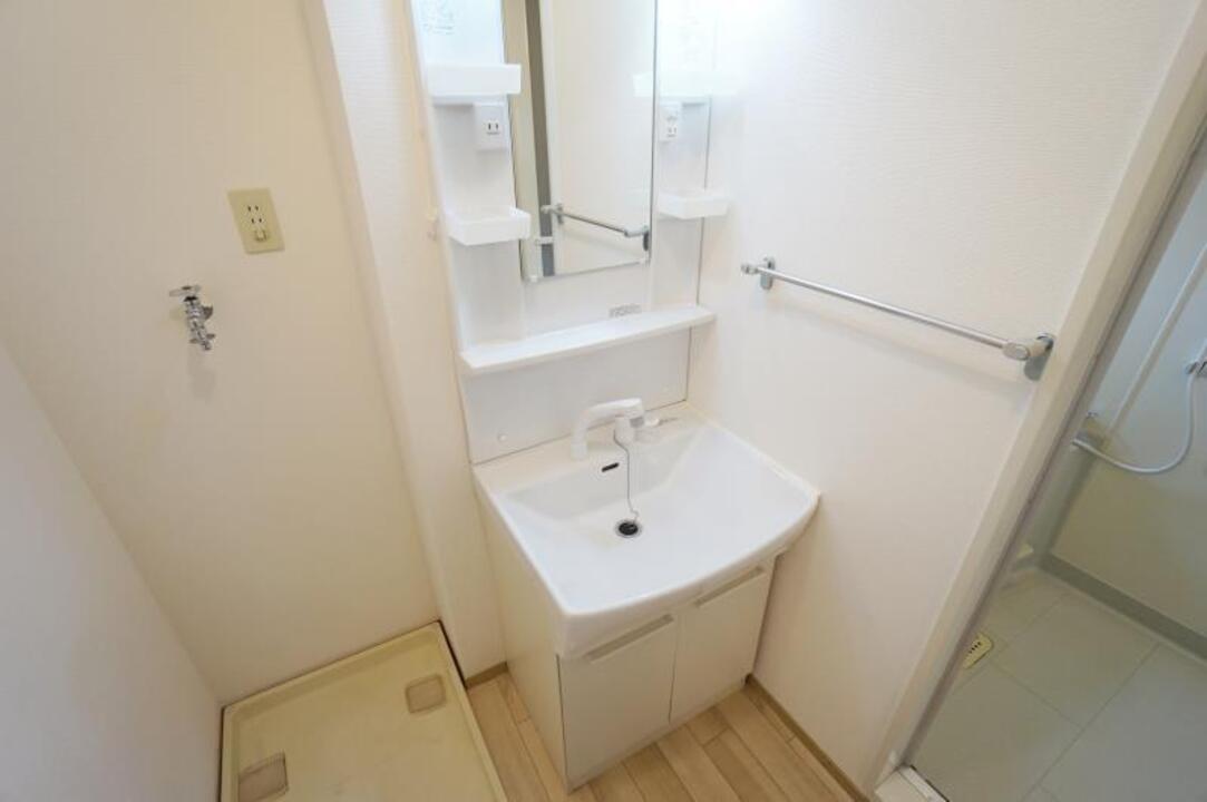 シャワー付洗面化粧台