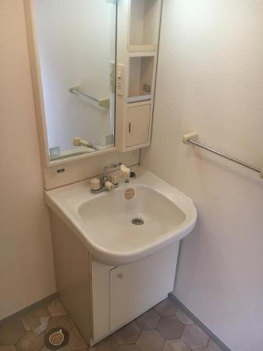 シャワー付洗面化粧台