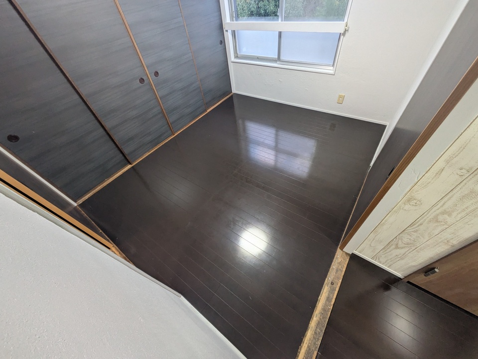 洋室（北西側）