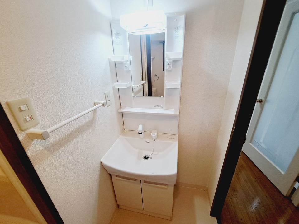 シャワー付洗面化粧台