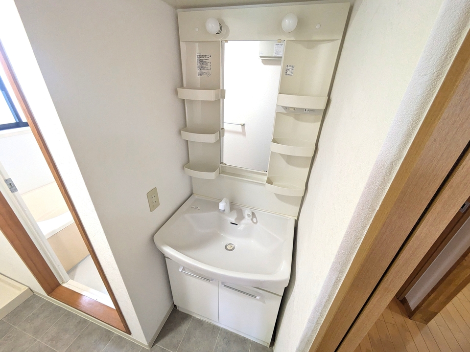 シャワー付洗面化粧台