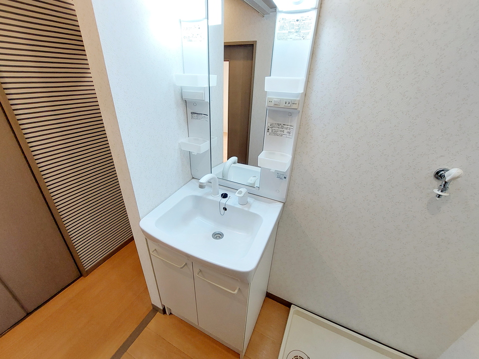 シャワー付洗面化粧台