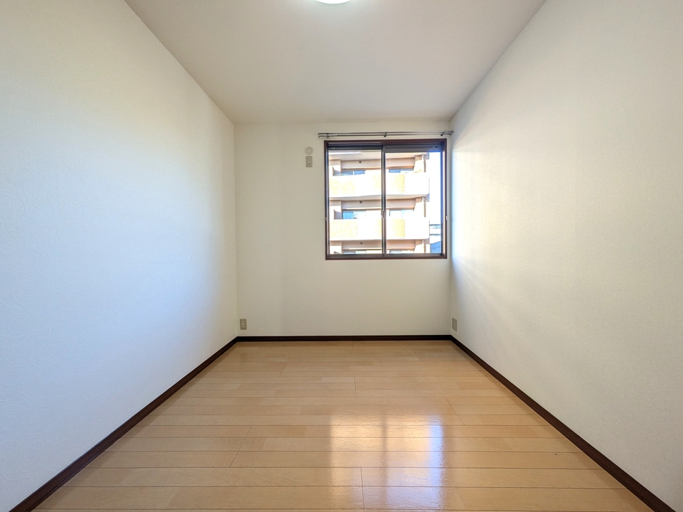 洋室5.5帖（北西側）