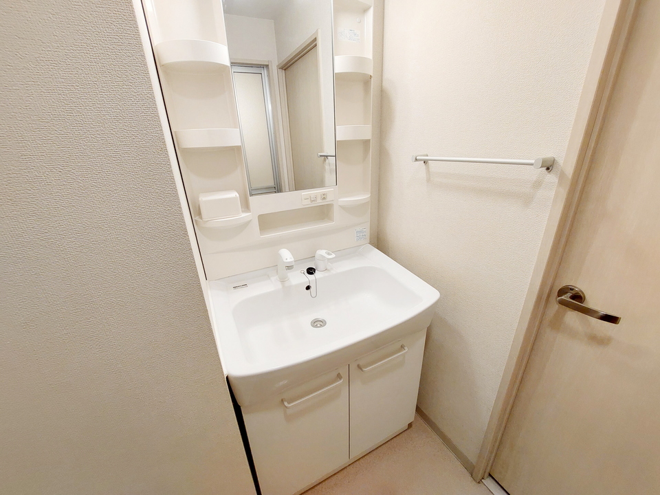 シャワー付洗面化粧台