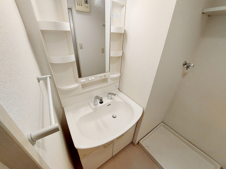 シャワー付洗面化粧台