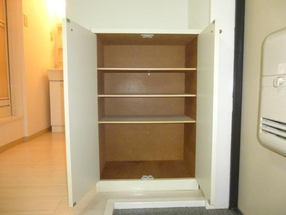 シューズボックス