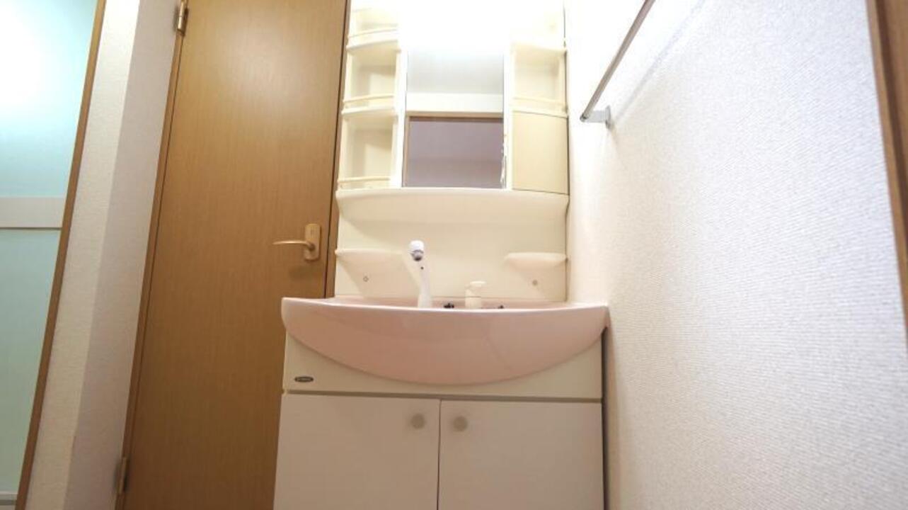 シャワー付洗面化粧台