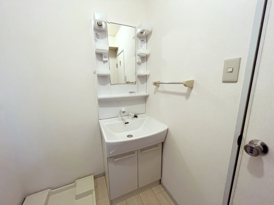 シャワー付洗面化粧台