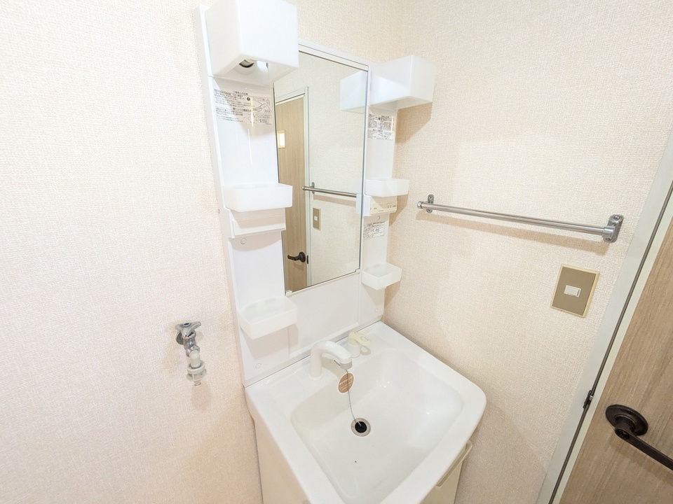 シャワー付洗面化粧台