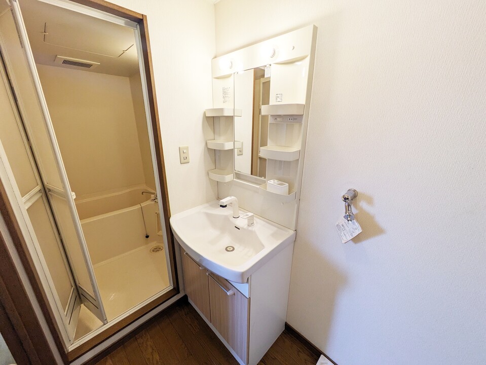 シャワー付洗面化粧台
