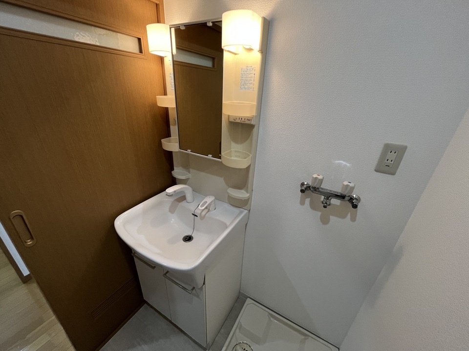 シャワー付洗面化粧台