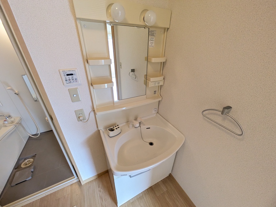 シャワー付洗面化粧台