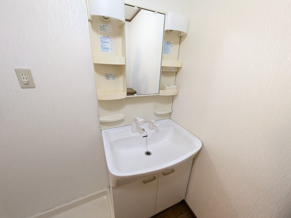 シャワー付洗面化粧台