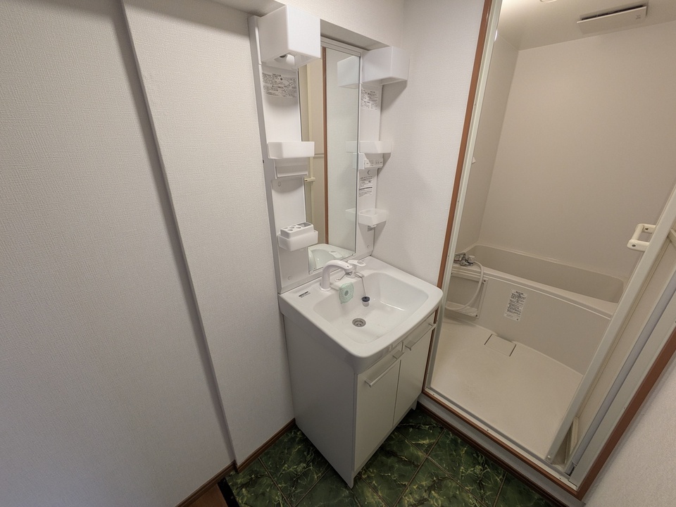 シャワー付洗面化粧台